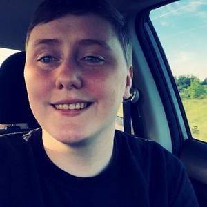 Meet your Posher, Tee